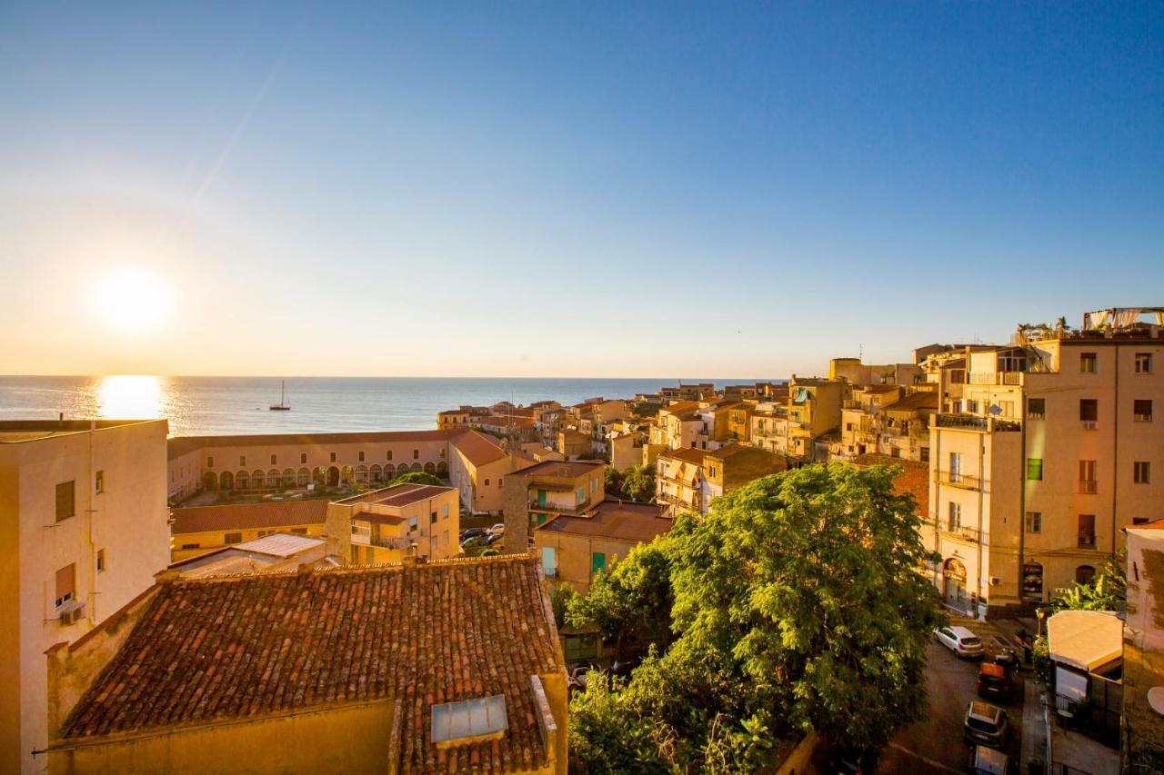 Cefalu Charme E Chic Suites ภายนอก รูปภาพ